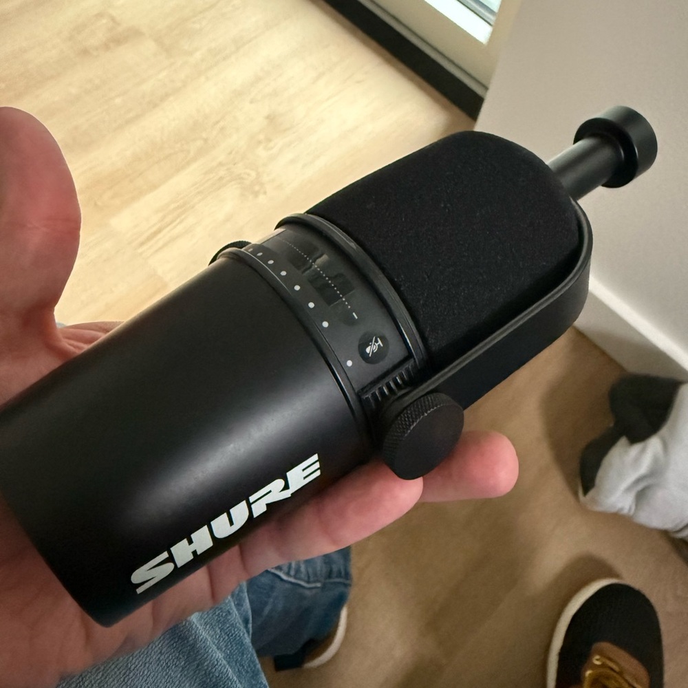 Shure MV7